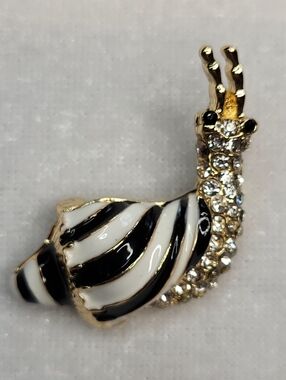 New Vintage-style Black and White Striped Enamel Rhinestone Snail Brooch / Pin